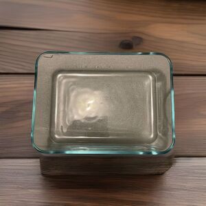 Pyrex 7210 3 Cup 750ml Rectangle glass with blue tint Vintage.